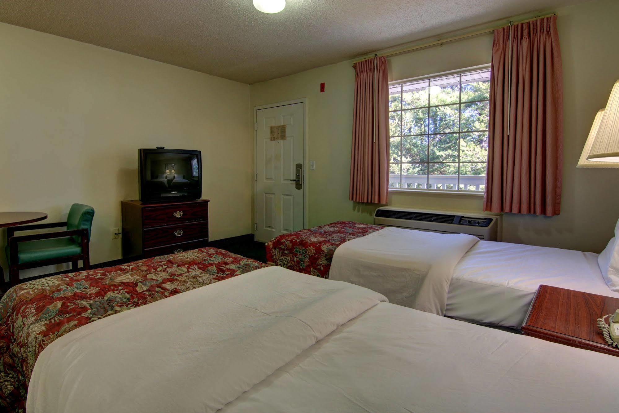 Intown Suites Extended Stay Raleigh Nc- Capital Blvd Kültér fotó
