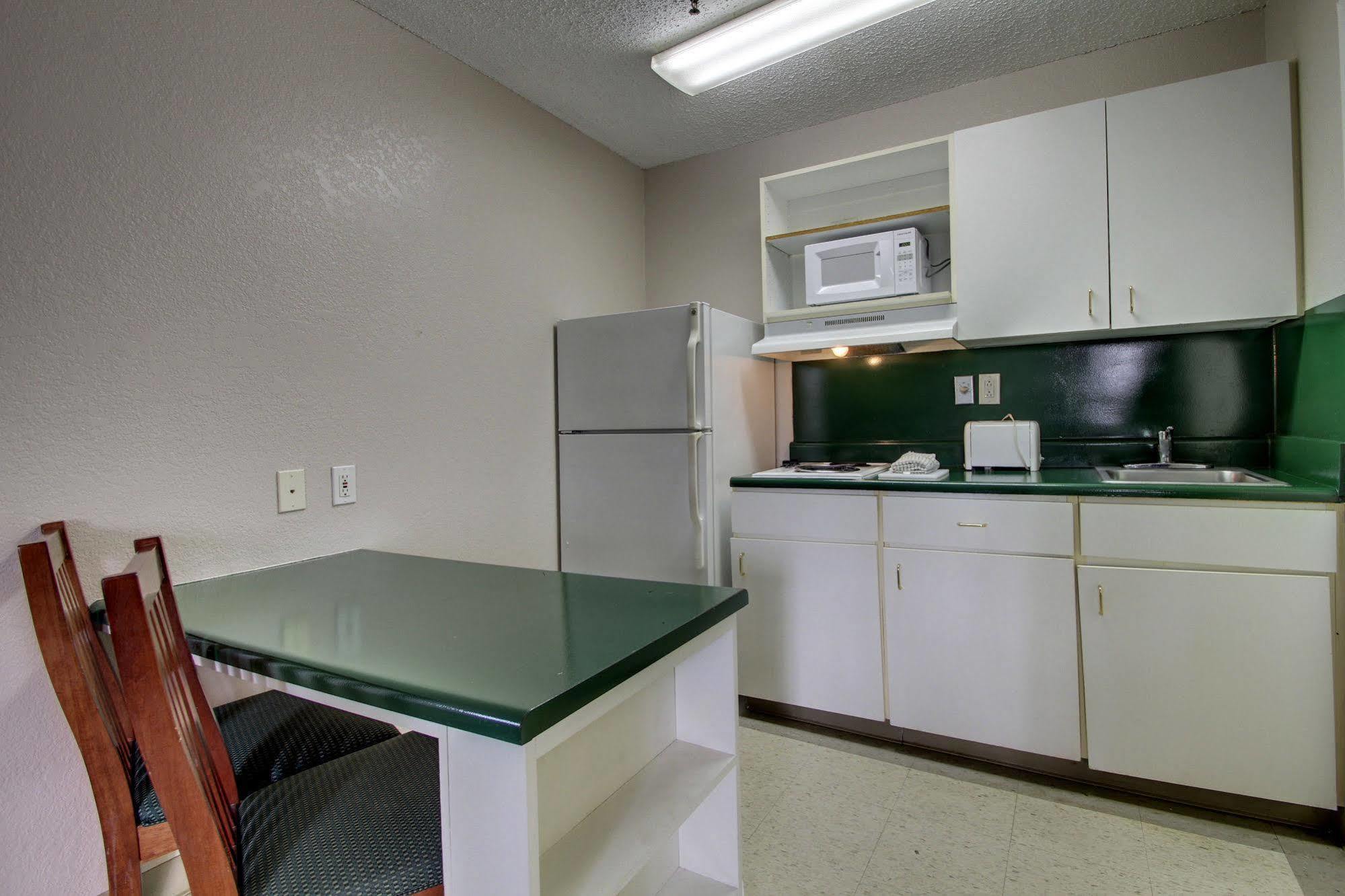Intown Suites Extended Stay Raleigh Nc- Capital Blvd Kültér fotó